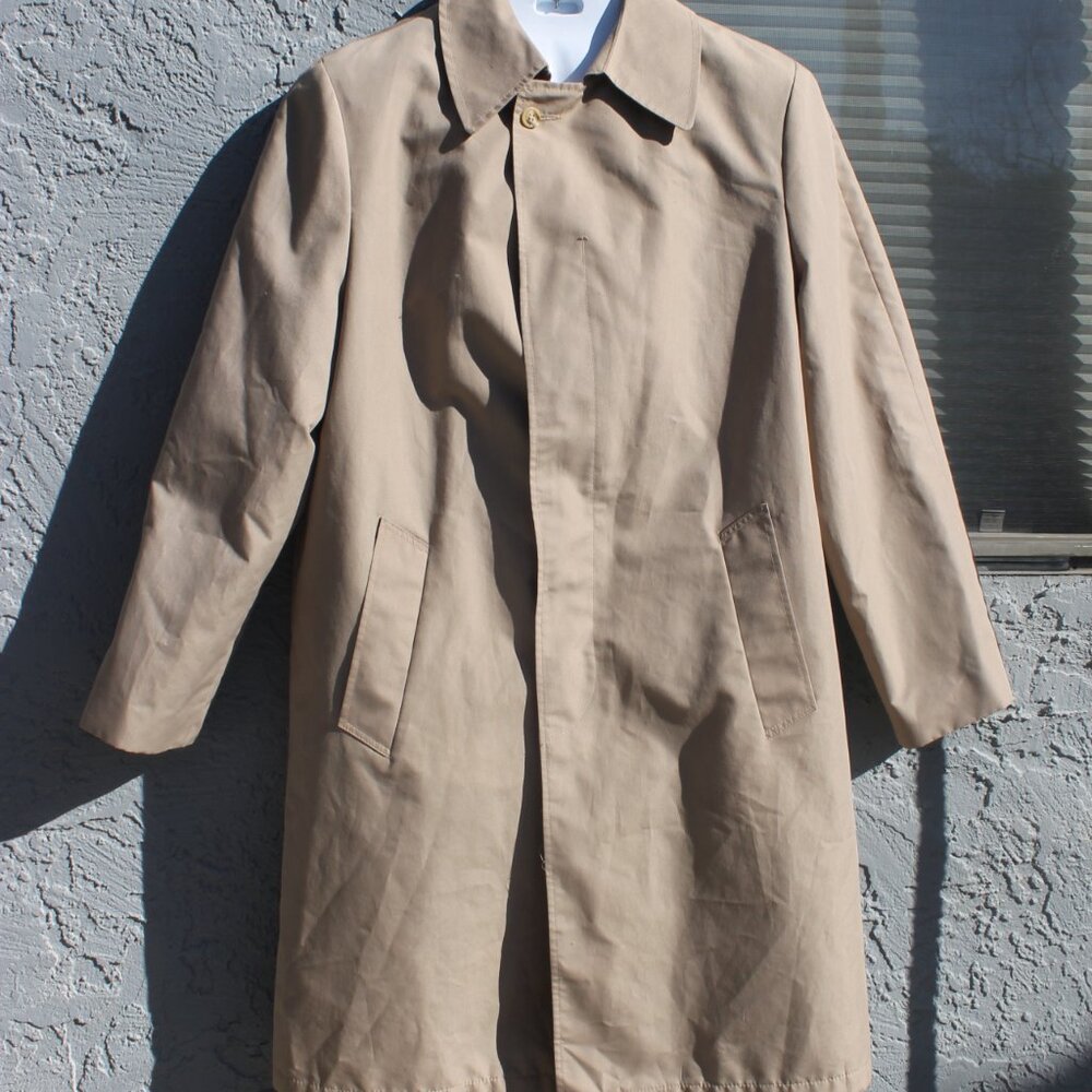 Sears Outwear Tan Trench Coat Men Size 40 Tall Button Front Collared Below Knee